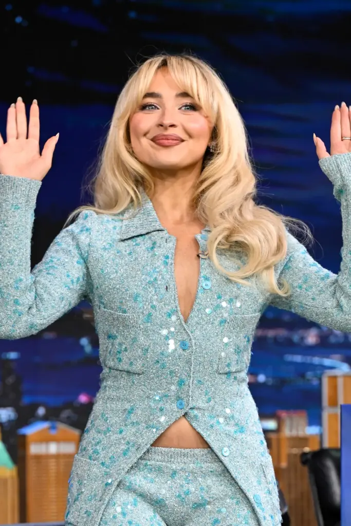 Y2K Sparkly Blue Lid Sabrina Carpenter